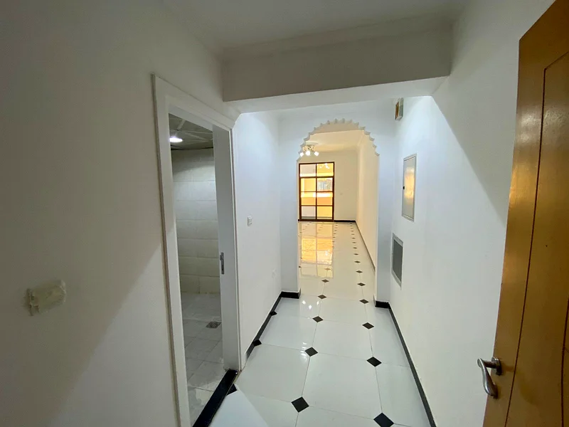 Two rooms, a hall with a balcony, and two bathrooms63722265189634112