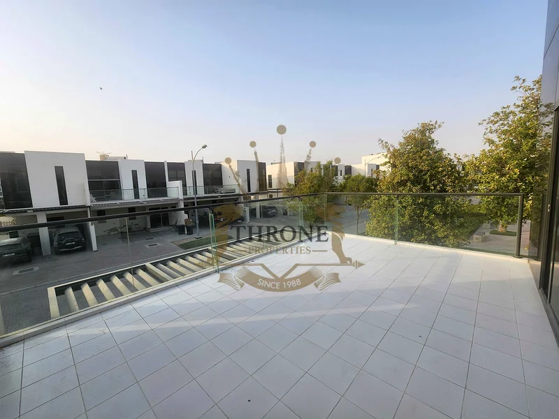 End Corner |Huge BUA| XL Plot |SingleRow| Vacant64003482358531111