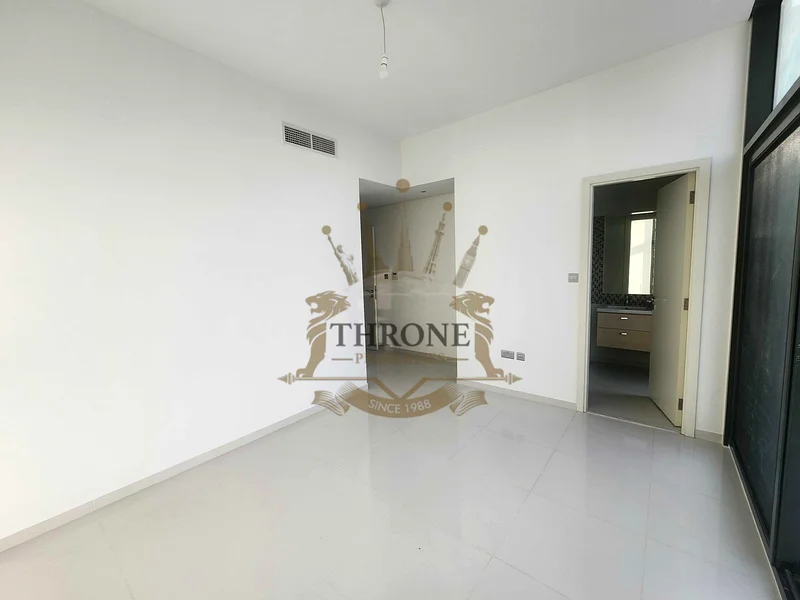 End Corner |Huge BUA| XL Plot |SingleRow| Vacant64003482358531112
