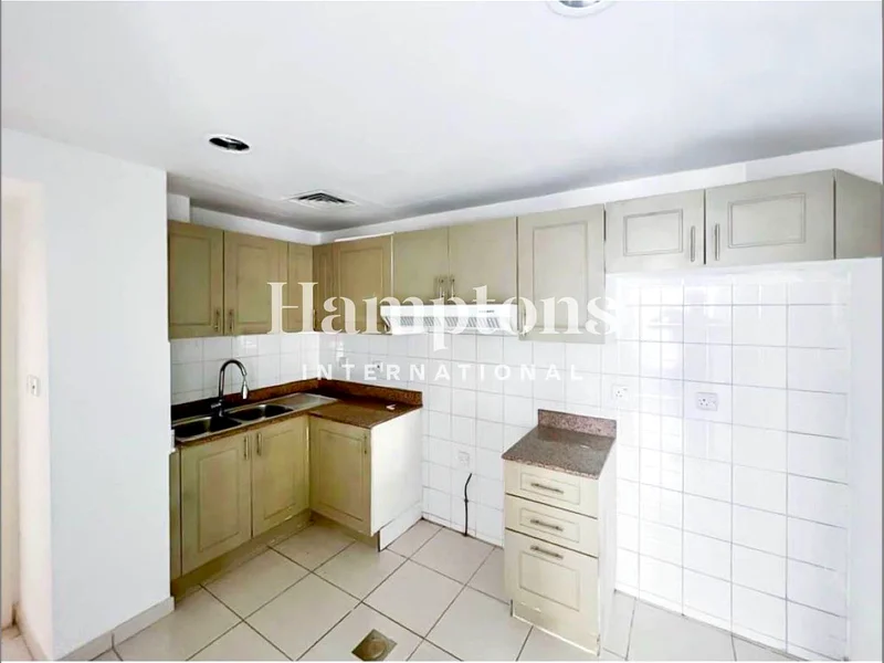 Vacant Now | Lake View | Great Location63922744469890113