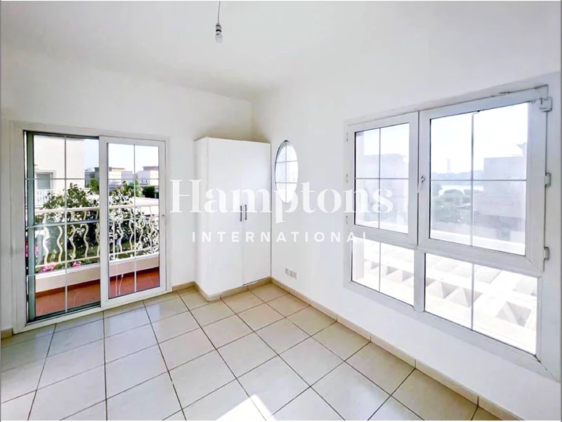 Vacant Now | Lake View | Great Location63922744469890112