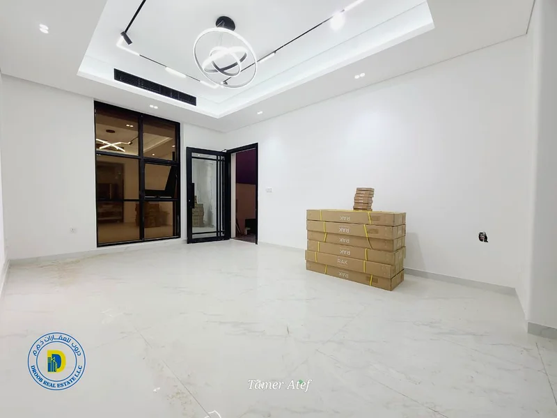 For sale, a 7-room corner villa with a roof, including registration fees, water and electricity, Al-Helio 2, freehold and bank financing63895136382593114