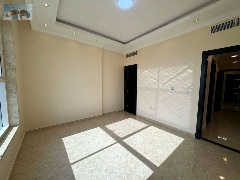 شقة 3 غرف نوم للإيجار السنوي في عجمان مع موقف سيارات، في الروضة 3، قرب شارع الشيخ خليفة، بالقرب من بنك أبوظبي التجاري.63719604429955112