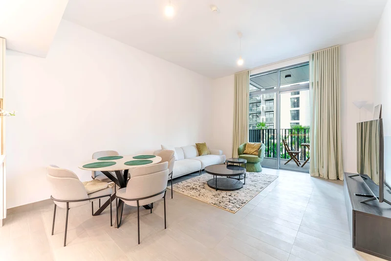 Vacant | Fitted Kitchen | Pool View64014294339202112