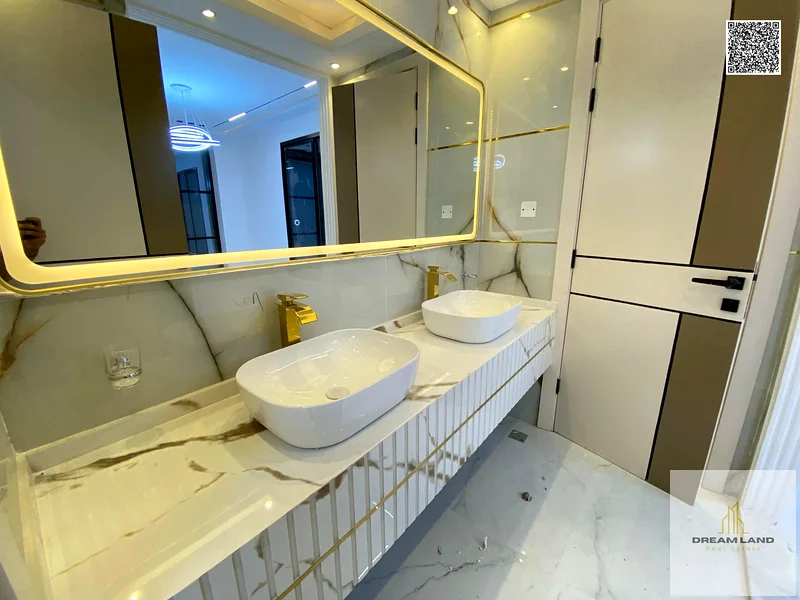 **Strategic location near all services** **Easy access to main roads** (for all services) **Quiet and family neighborhood that provides privacy and co63891577281537114