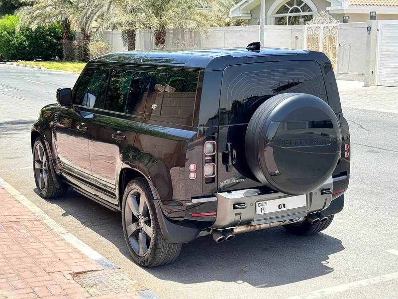 2023 Land Rover Defender 110 V8 Edition, under warranty until 2028, with full service history63488939079298114