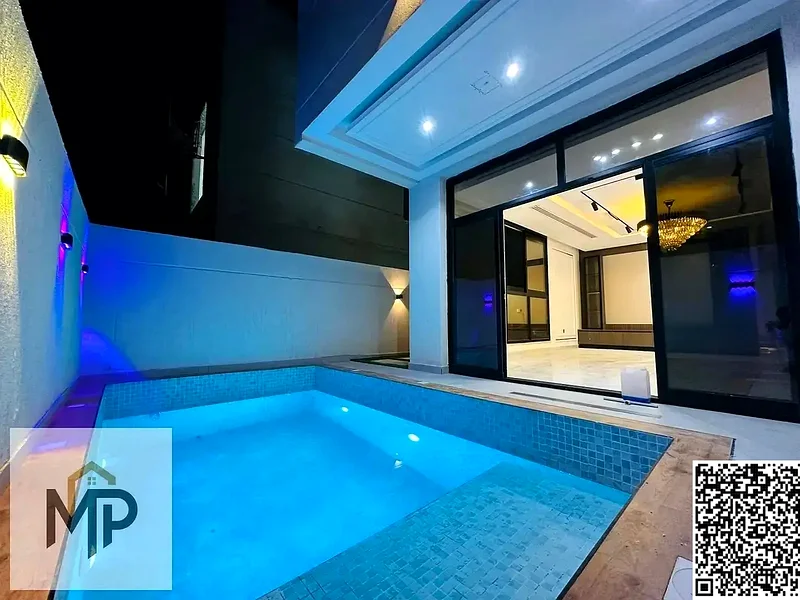 For sale, a modern villa with a stone facade, including registration fees, close to the mosque and services, with a swimming pool.63894745771779110