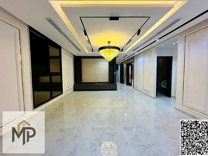 For sale, a modern villa with a stone facade, including registration fees, close to the mosque and services, with a swimming pool.63894745771779114