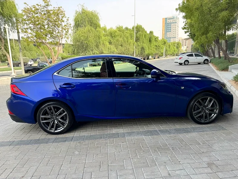 هل هو 300 F سبورت خليجي كامل من وكالة لكزس ألفتيم، مع سجل الصيانة ضمن عقد خدمة مجاني؟63406918473475114