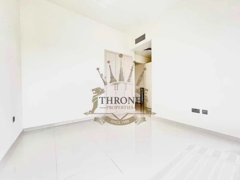 R2M | تخطيط نادر | صف واحد | مساحة بناء كبيرة | شاغر64002766312961114
