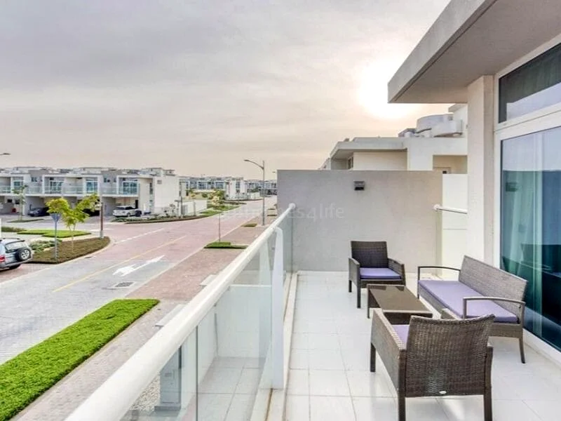 Deal | Modern Layout | Sophisticated | Rooftop63740770171393112