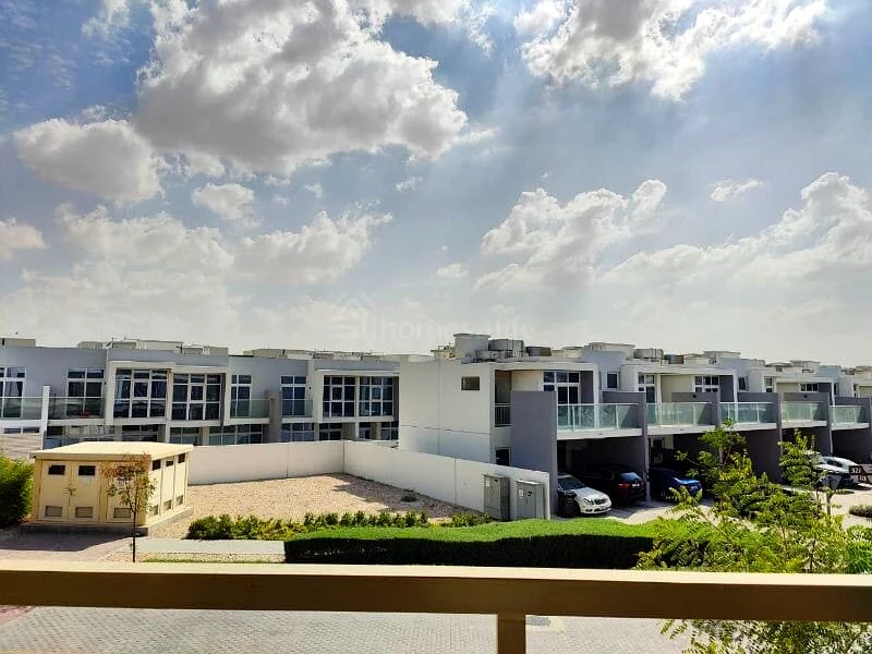 Deal | Modern Layout | Sophisticated | Rooftop63740770171393110