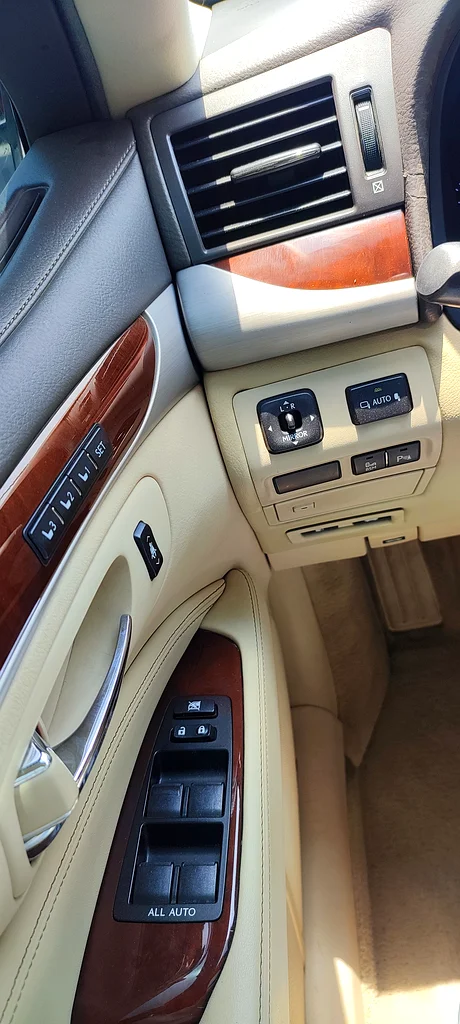 Gulf Lexus LS460 2014, agency paint, no accidents63406917441537114