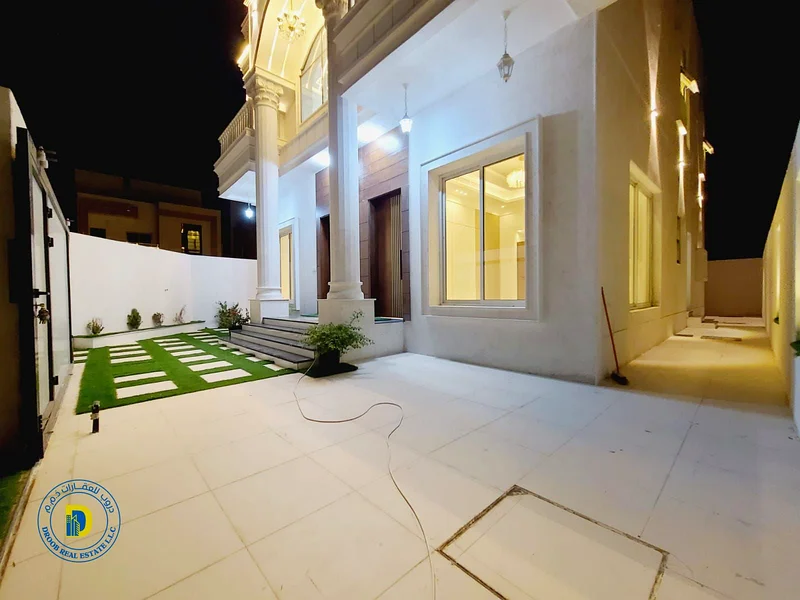 For sale in Al Helio 2, a corner villa with a classic design, 5 rooms with a roof, including registration fees, bank financing, freehold63895136453379113