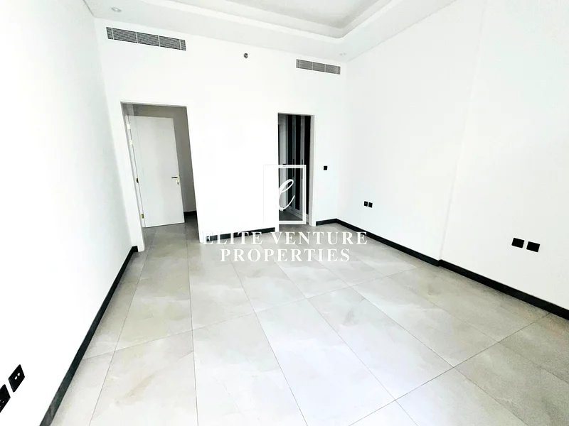 شاغرة | جديدة تمامًا | فاخرة | موقع متميز63763977195137114