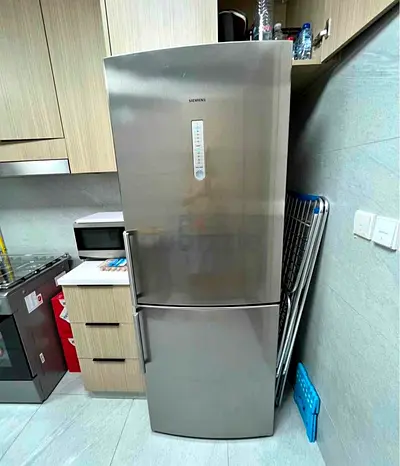 Siemens New Model bottom Freezer refrigerator Like New