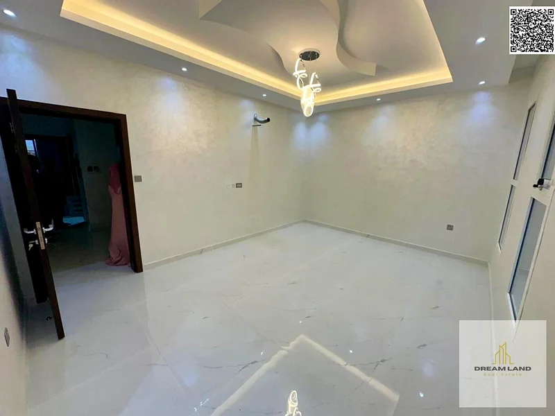 للبيع في منطقة الهيليو 2، تاون هاوس بثلاث غرف نوم وسطح. السعر يشمل رسوم التسجيل.63894745705859114