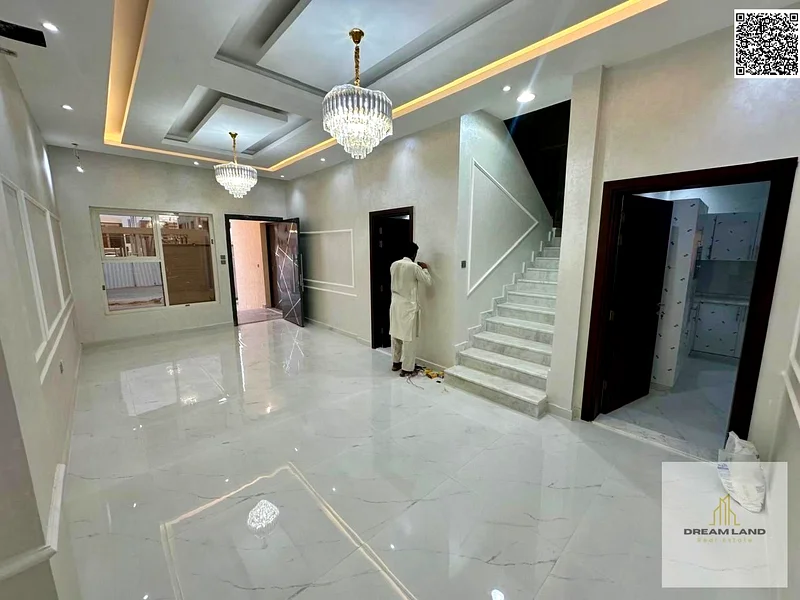 للبيع في منطقة الهيليو 2، تاون هاوس بثلاث غرف نوم وسطح. السعر يشمل رسوم التسجيل.63894745705859110