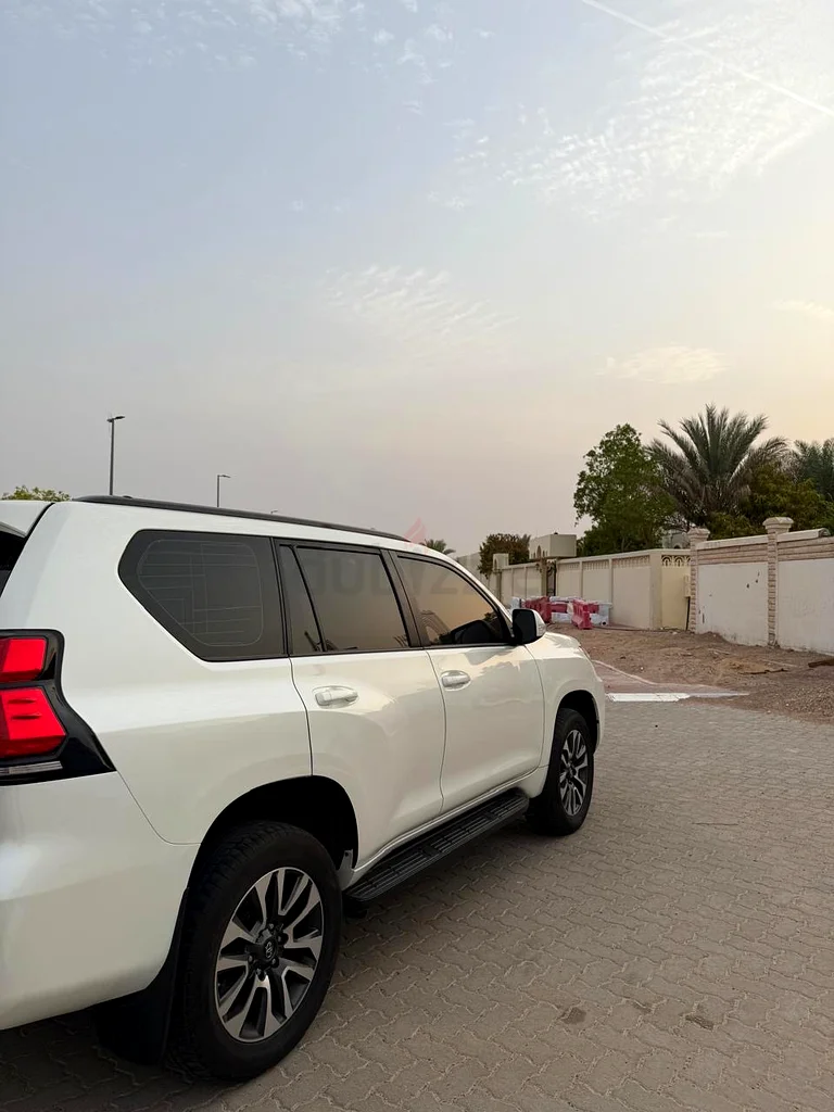 Toyota Prado 2023 – Pearl White – GCC Specs – Excellent Condition63484663268354111