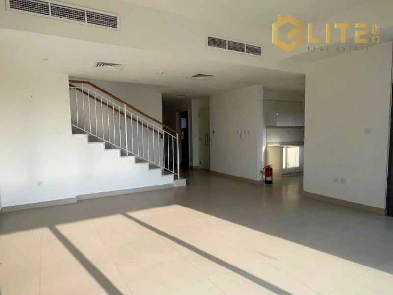 صف مفرد | 3 غرف نوم | موقع متميز64046334862338112