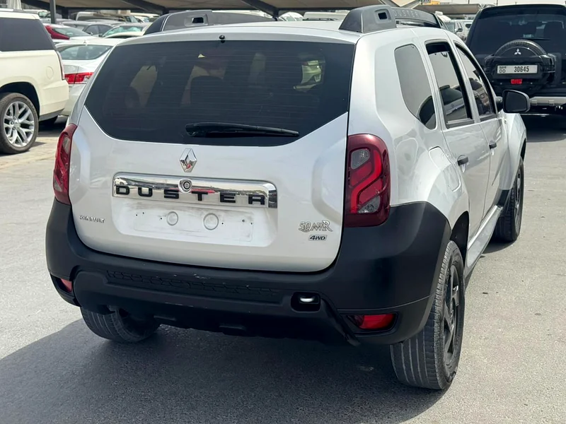 Renault Duster 2018 silver color GCC calen cR63491014134529113