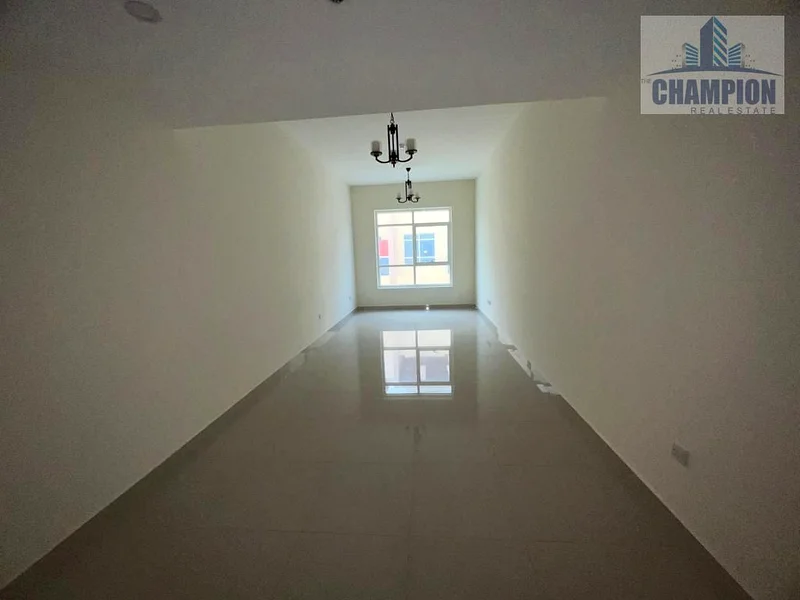 شقة بغرفة نوم واحدة بجانب المسجد بحجم جيد مع شرفة ومواقف سيارات مجانية63730053465218114