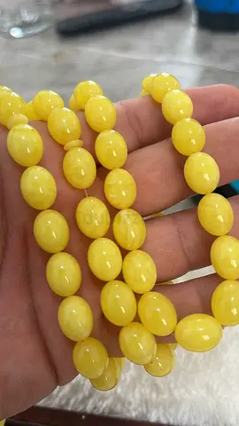 Stunning Yellow Beaded Necklace - Perfect for Collectors!