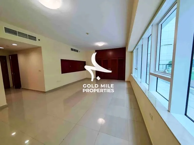 شقة أنيقة مكونة من 3 غرف نوم مع غرفة خادمة ||| تخطيط داخلي واسع كبير ||| مبنى عائلي63744426468355110