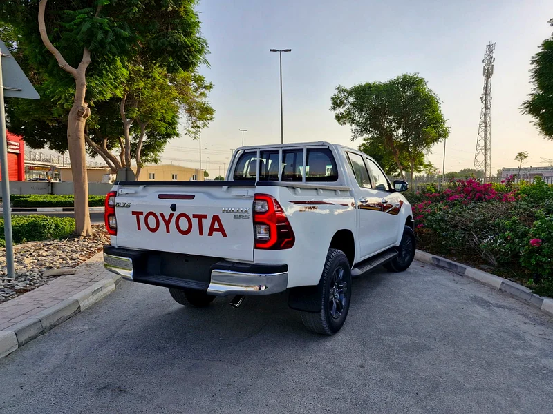 تويوتا هيلوكس 2.7 لتر بنزين 4x4 جي إل إكس إس كاملة المواصفات أوتوماتيك مع ضاغط هواء وكاميرا حية موديل 202563488078885379113