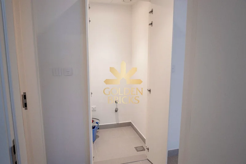 Stylish 2BR with Pool View | Vacant Now63754035381762112