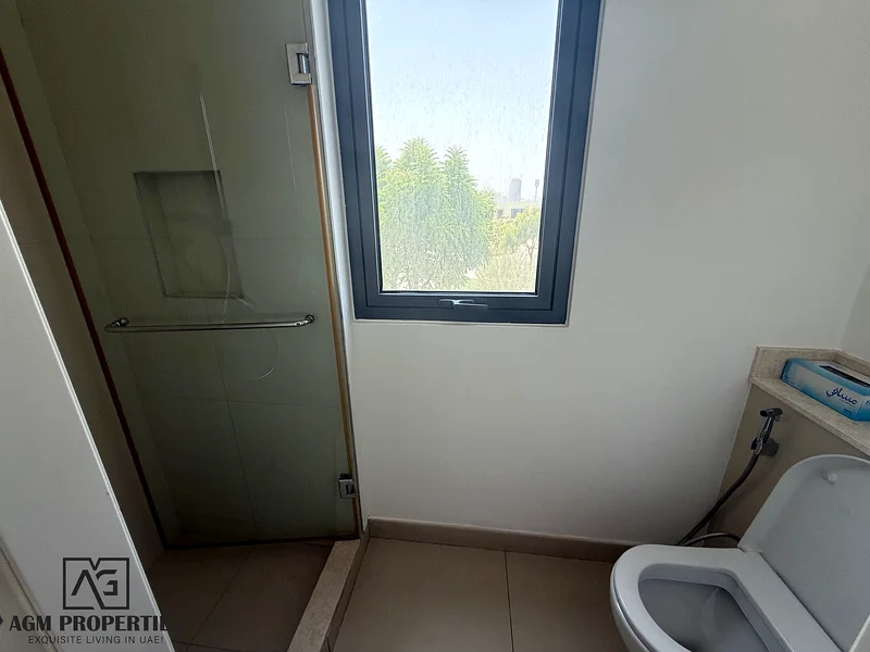 نصف مفروش | وحدة زاوية نهائية | بجوار الحديقة63761028142465112