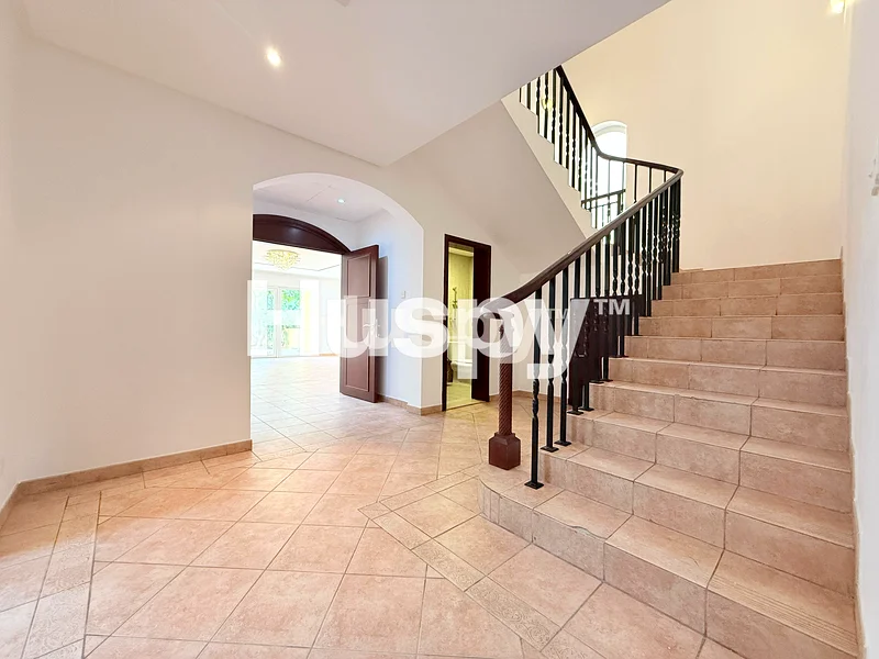 تصميم كبير | قريب من المسبح | موقع ممتاز63915361933187114
