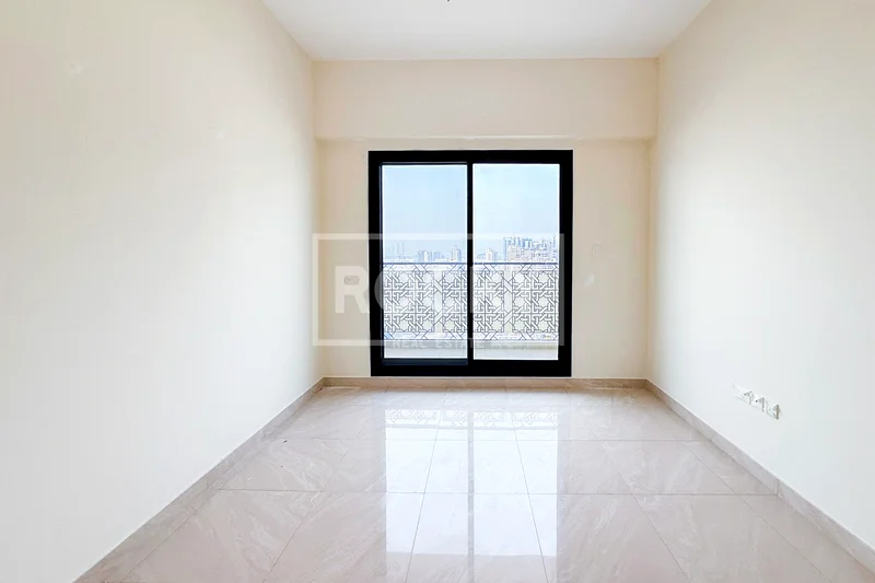 3 غرف نوم + غرفة خادمة | مطبخ مغلق | موقفين سيارات | شيك واحد فقط63728164564611114