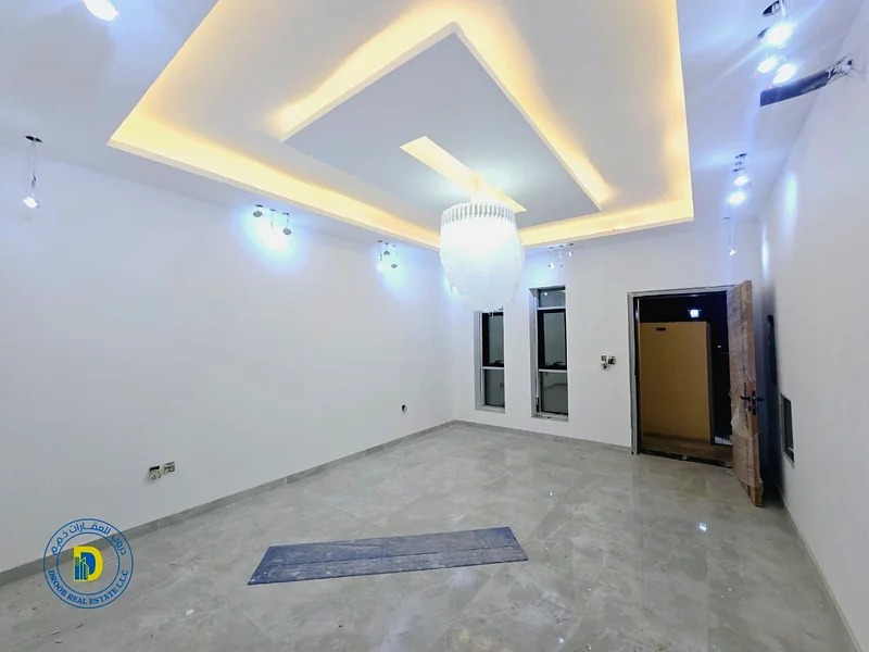 فيلا فاخرة للبيع في منطقة الهيلو 2، 4 غرف وسطح، موقع مميز جدًا، السعر، رسوم التسجيل63895953662850114