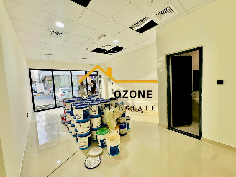 Prime location _shop available for your good business63622988047745111