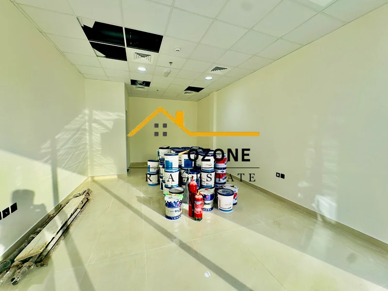 Prime location _shop available for your good business63622988047745113