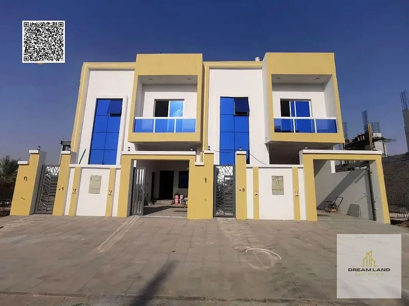 For freehold ownership, bank financing or cash, in Ajman, a luxurious first-inhabitant townhouse in Al Helio, 2 floors and a roof, 3 master bedrooms,63895136444801110