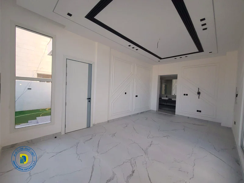 For sale, a modern villa with 5 rooms and a roof on a main street in the Al-Helio 2 area, super deluxe finishing, freehold and bank financing63895953713283113