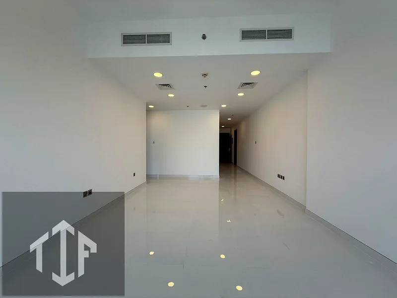 شقة للإيجار في مبنى تريو، البرشا 1 مطبخ مغلق | شاغرة | موقع مميز |63744631873794113