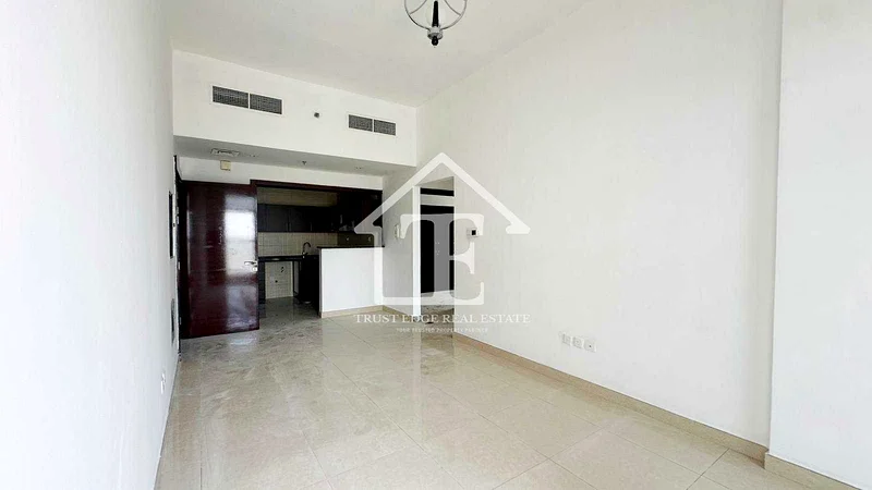 مطبخ شبه مغلق | موقع ممتاز | مشرق وواسع | شاغر63747629715842111