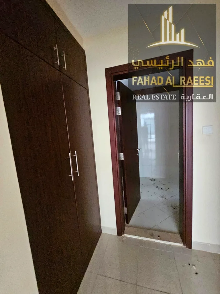 فيلا من 3 غرف نوم رئيسية مع قاعة فاخرة وخمسة حمامات في الجرف 2، المساحة 4200 قدم مربع، سعر خاص 114 ألف فقط63715300882563114