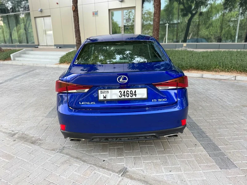 هل هو 300 F سبورت خليجي كامل من وكالة لكزس ألفتيم، مع سجل الصيانة ضمن عقد خدمة مجاني؟63406918473475112