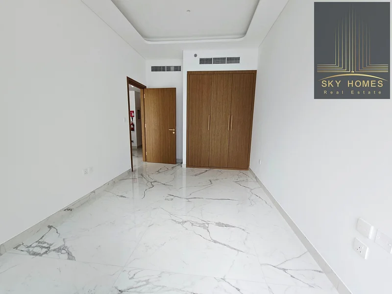 شقة فاخرة مكونة من غرفة نوم واحدة مع أجهزة مطبخ وتراس كبير وإطلالة على المسبح، تأجير 80 ألف63800291948419112