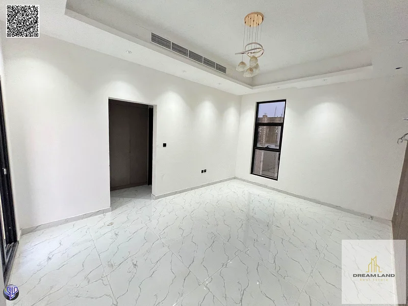 For sale, a 6-room villa with a roof, including registration fees, electricity, water, and AC, in the Al Helio 2 area, super deluxe finishing, freehol63895953870850112