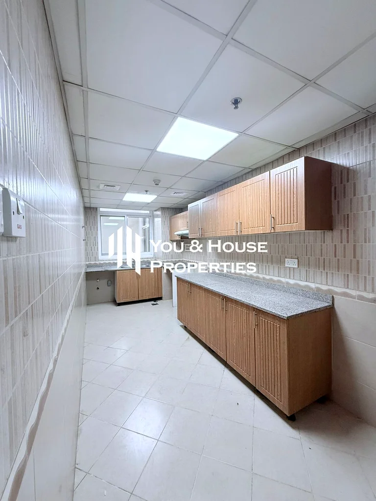 تخطيط فريد 2 غرفة نوم + خادمة | مطبخ منفصل | موقع متميز في JVC63799342279425113