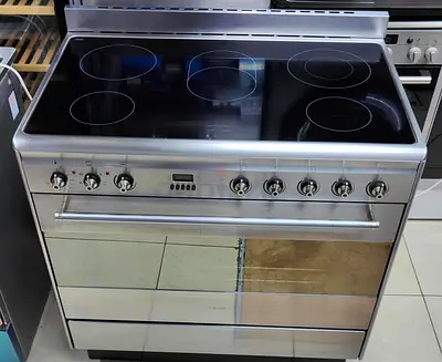 Smeg five burner cooker electric ceramic 90cm