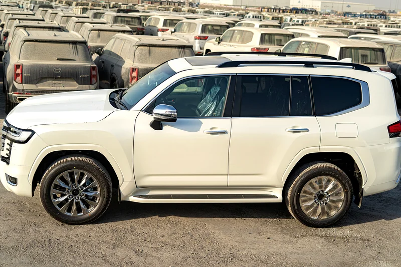 Toyota Landcruiser VXR 3.3L 2025 White Right Hand Diesel EU (Export Only)63484694225921113