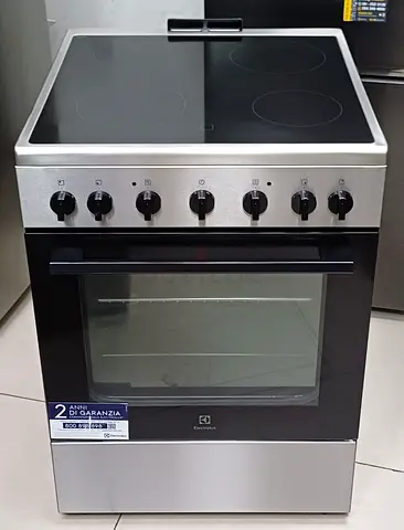Electrolux Electric Oven with Induction Cooktop - Perfect for Your Kitchen!