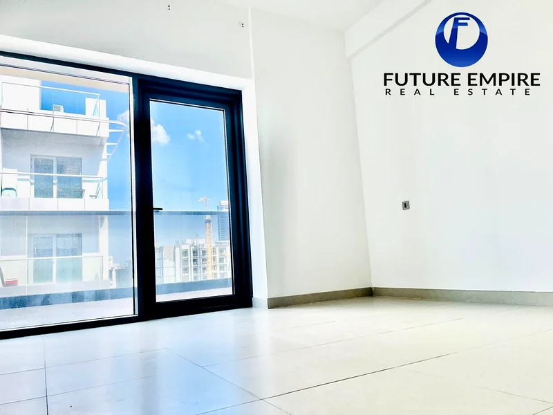 شقة فاخرة 3 غرف نوم + خادمة | جديدة بالكامل | مطبخ مجهز63768441063043113