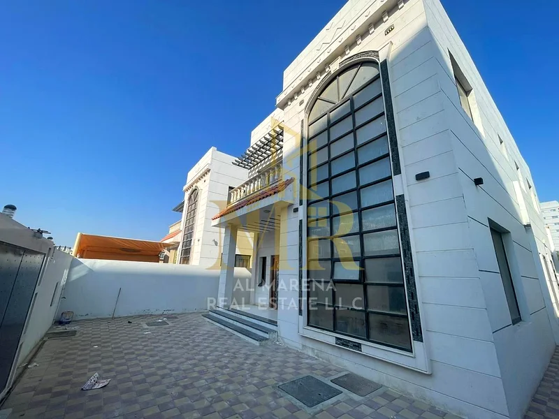 For sale in Harba, Ajman, a luxurious villa in Rawda 2, cash only, including electricity, water, and air conditioning. 5 master bedrooms with a majlis63879536652033114